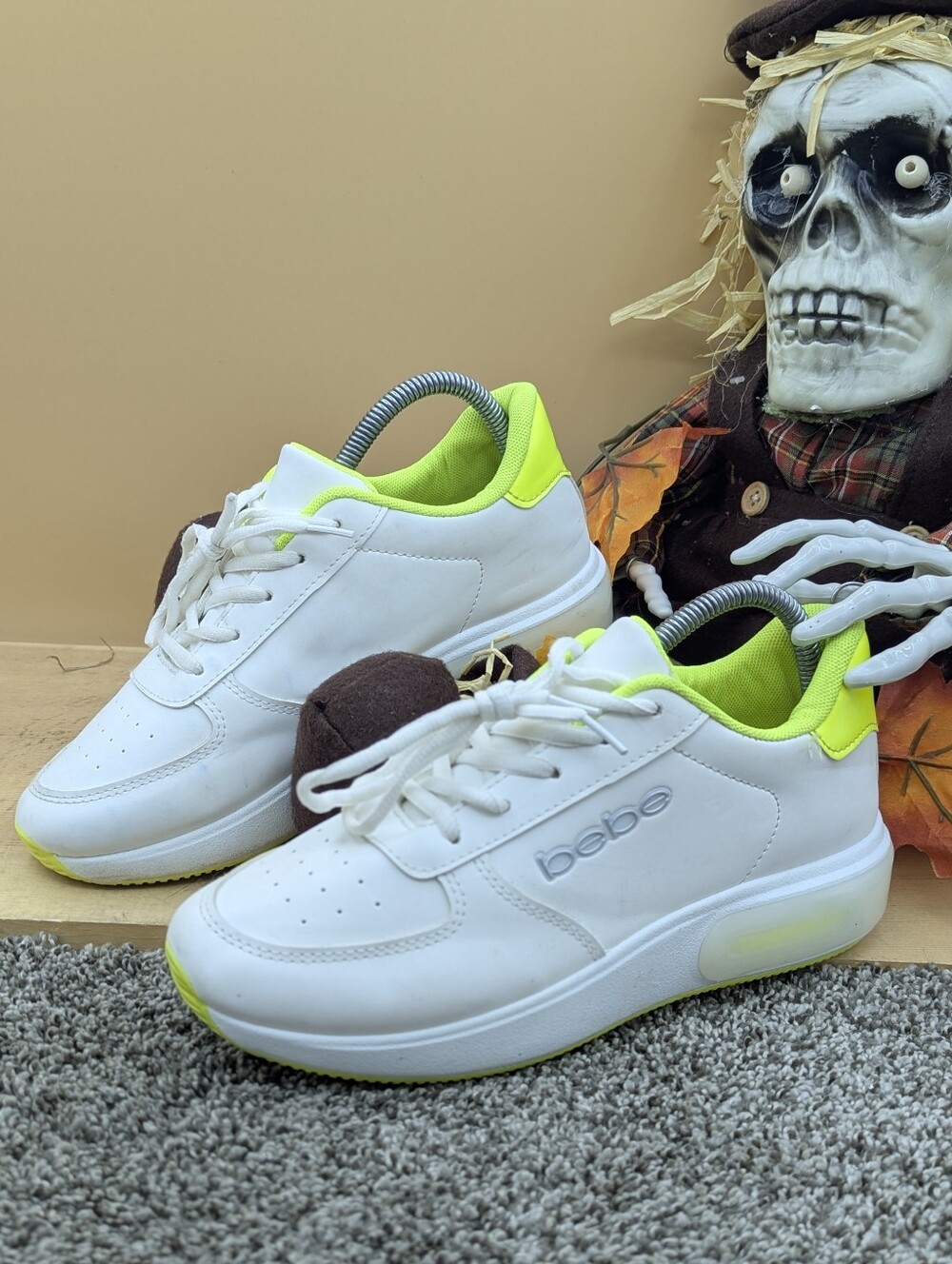 BeBe Leather/Patent Leather Women's Size 8.5 White Workout Running Walking Shoes - Picture 1 of 7